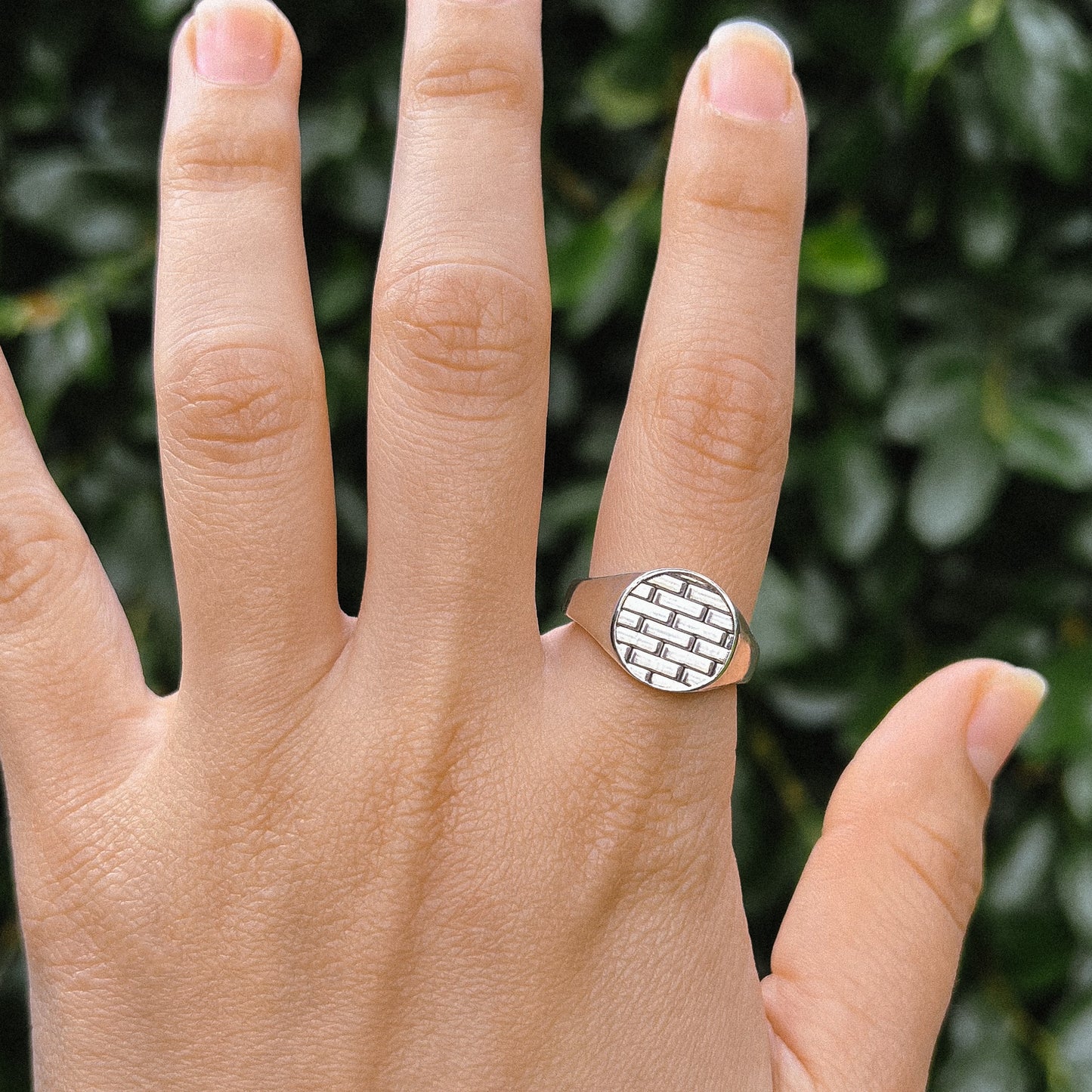 BRICK WALL RING