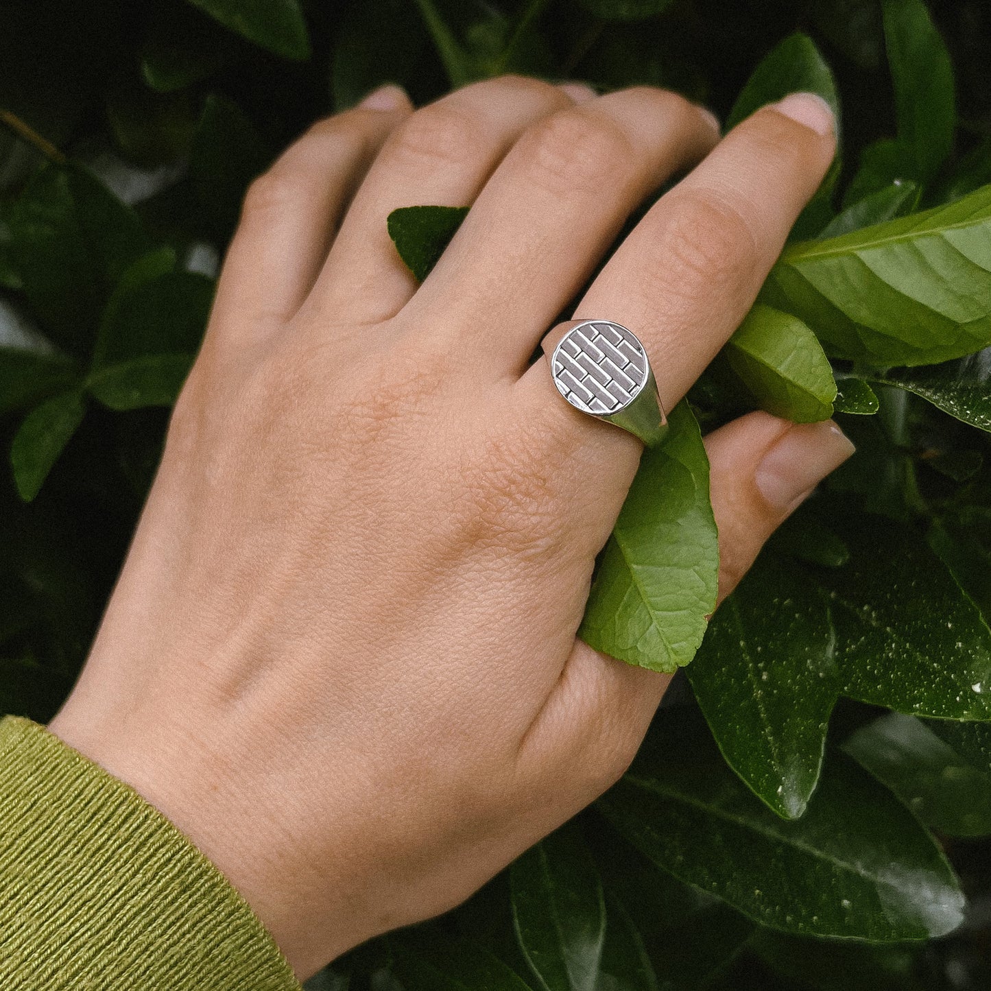 BRICK WALL RING